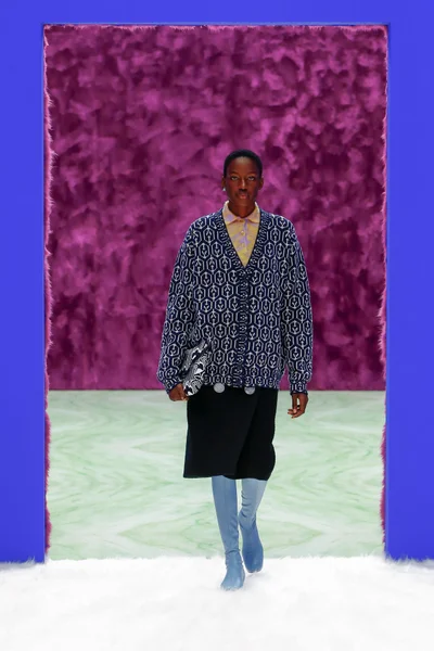 Look 18